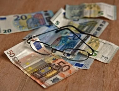 Την Τρίτη ξεκινά η καταβολή των συντάξεων - Οι ημερομηνίες ανά ταμείο